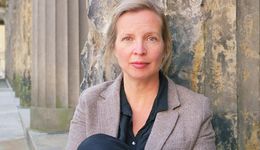 燕妮·埃彭贝克摘得2024国际布克奖，德国作家首获该奖