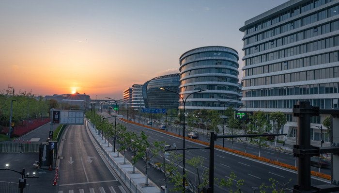 波司登拿地，总部落户上海仍是企业首选