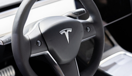 马斯克“掀桌子”，AI大模型+自动驾驶会诞生什么？