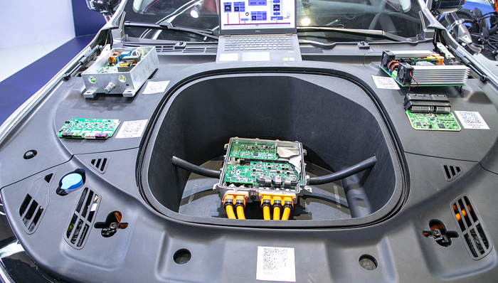 新能源车降价潮来袭，汽车芯片企业如何扛压破局？