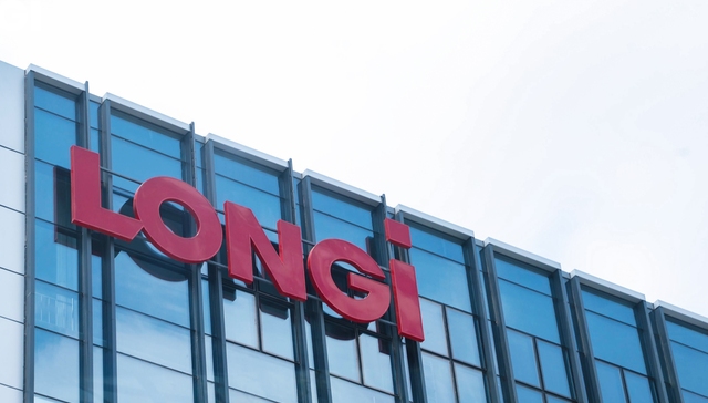 每18秒下线一个光伏组件，揭秘全球光伏行业首座灯塔工厂 | 碳访