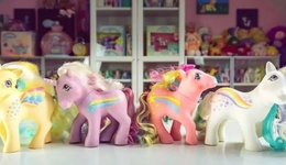 一張卡牌帶火小馬寶莉，玩具商喚醒“IP第二春”