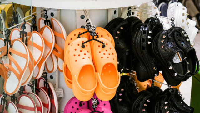 洞洞鞋,年轻人,潮流时尚,Crocs,