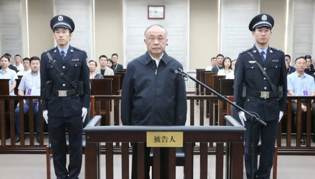 受贿9.43亿，烟草“虎”何泽华被判死缓并终身监禁