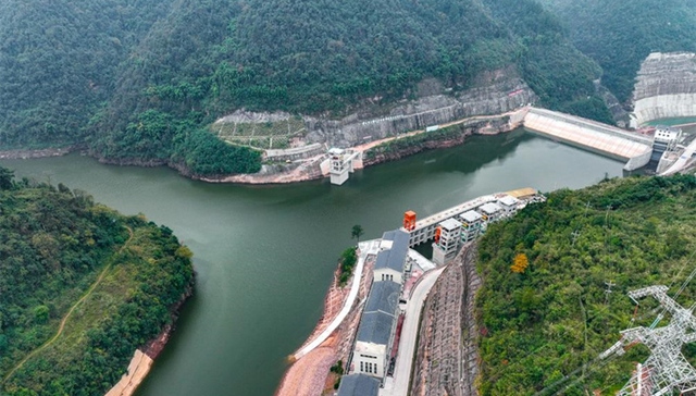 地方新闻精选丨 保定一大厦起火无伤亡 西南首座大型抽水蓄能电站投产发电