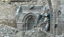 加沙地带文化遗产遭战争破坏，FBI协助大英博物馆追查丢失文物 | 文化周报