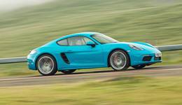 傳統(tǒng)豪車，被逼至墻角