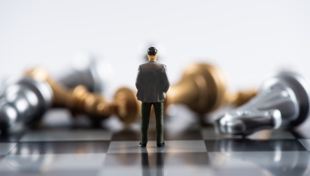 为何多名落马官员通报中密集出现盲目举债、违规举债事项？