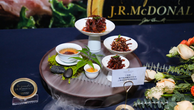 沪港两地米其林餐厅上演粤味四手联弹，北京东隅FEAST餐厅推出夏日BBQ主题早午餐 | 美食情报