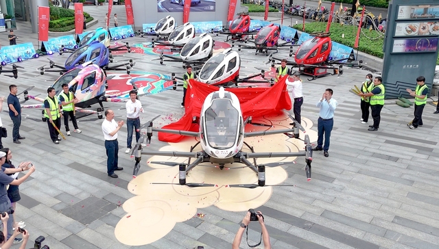 全球首架直播间成交“空中的士”在广州交付，率先切入空中游览场景