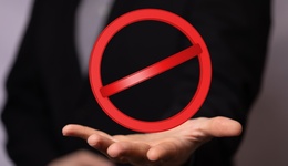 關(guān)聯(lián)方違規(guī)侵占資金超2600萬(wàn)元，青海華鼎連吃監(jiān)管罰單，公司已連續(xù)三年虧損