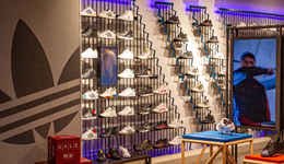 时尚博主们，被“三叶草”拿捏