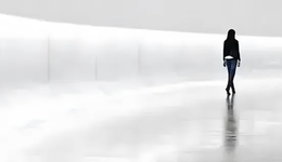 变形的极简主义，正在催生新的消费主义