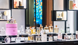 80个线下新店，美妆品牌逆风扩张为什么？