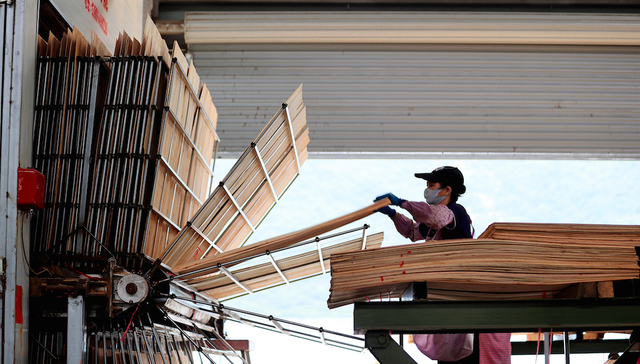 消费增速6个月来首次回升，经济回升向好基础仍需巩固