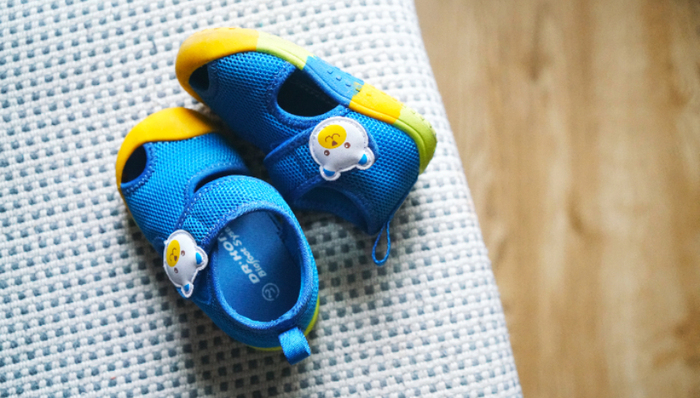 “童鞋第一股”ST起步一亿元卖房“求生”，四年累亏超16亿元