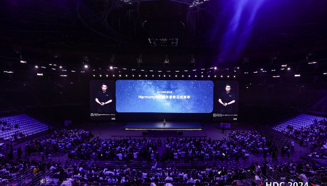 十年铸剑，破茧成蝶：余承东在开发者大会宣布原生鸿蒙应用开发进入全面测评阶段