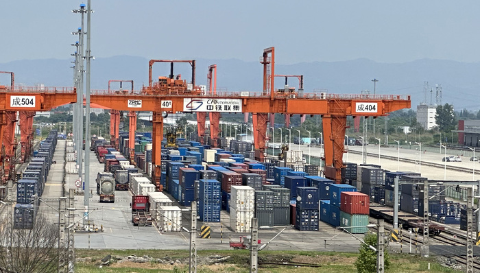 成都要建国际枢纽门户城市，除了双机场和铁路港还能做什么？