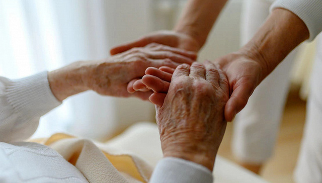 【深度】十年涌入超千亿，险资养老社区超速扩张背后的“人才之困”