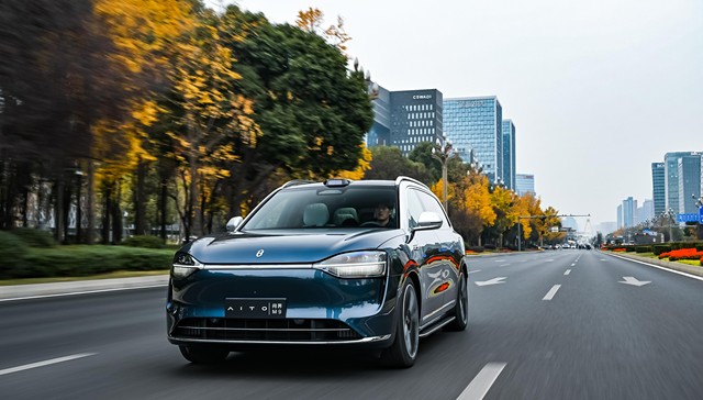 豪车市场变天：BBA量价齐跌，问界M9半年突破10万大定