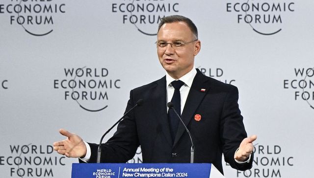 波兰总统在夏季达沃斯论坛推介的“三海倡议”是什么？