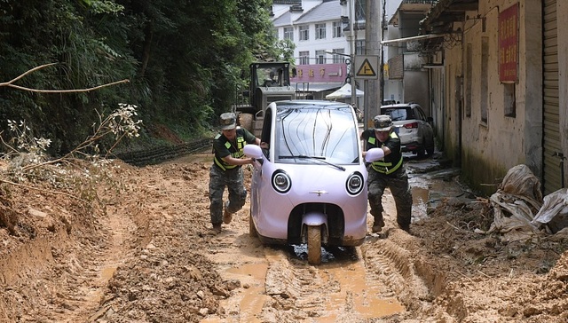 地方新闻精选丨 胖东来奖励举报“擀面皮加工场所卫生环境差”顾客10万元 安徽强降雨已致逾70万人受灾