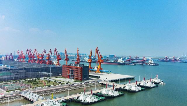 实探中国首个全流程智能化煤港：5万吨级运煤船24小时完成装货