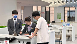 打破窗口束縛，多業(yè)務(wù)一次辦好，上海政務(wù)服務(wù)中心變身“蘋果店”