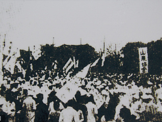 “这届群众不行”？当知识分子与群众相遇在十字街头