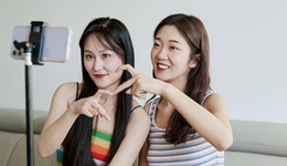 九宫格直播造富：“大哥”砸千万打赏，主播月入20万