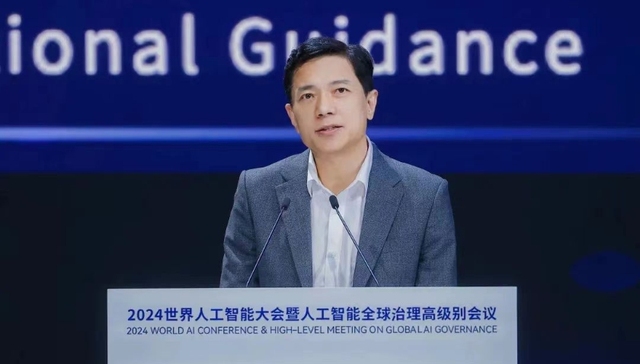 李彦宏放狠话：没有应用的基础模型，无论开闭源都一文不值｜WAIC2024