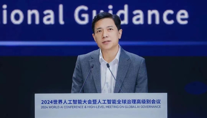 李彦宏放狠话：没有应用的基础模型，无论开闭源都一文不值｜WAIC2024