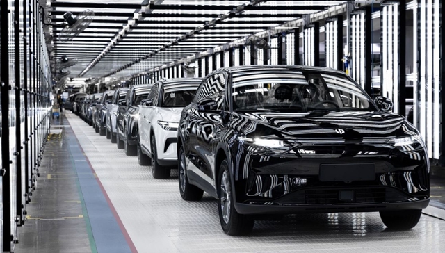 零跑C16上市即卖爆，“车界优衣库”的成功哲学在哪？