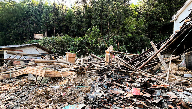 【图集】平江洪灾后：空气中充斥腥味，老城区仍未恢复供水供电