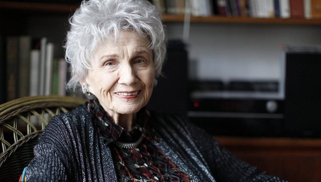 爱丽丝·门罗女儿称童年被继父性侵犯，这是家庭“公开的秘密”