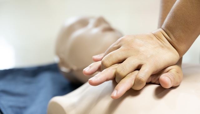 地方新闻精选 | 郑州教育局回应心肺复苏纳入中考 杭瑞高速塌方路段正抢通