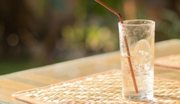 冰杯成本不足1元，商家暴利“割韭菜”？