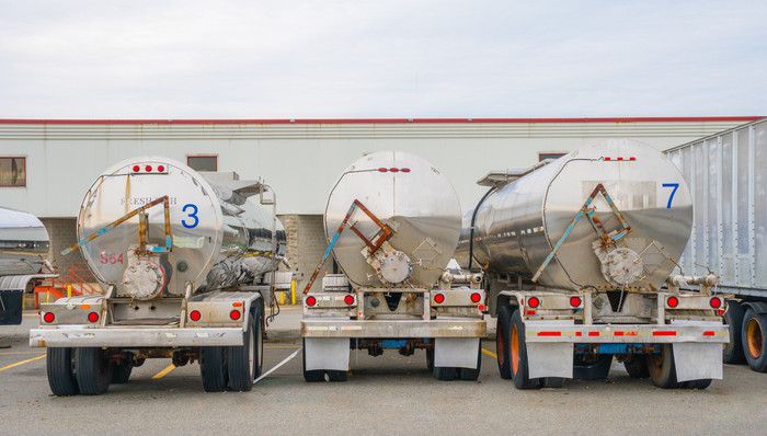 地方新闻精选 | 邢台成立调查组摸底排查全市罐车 吉林一矿业公司8年瞒报6起死亡事故