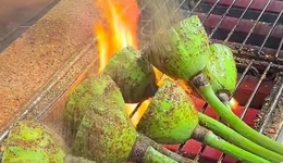 烤仙人掌、烤西瓜……奇葩烧烤频出，餐饮老板陷入流量焦虑