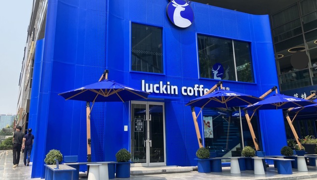 开出第2万家门店的瑞幸，已经开始卷手冲