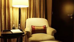 一批高端酒店，正在接連告別