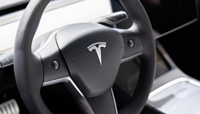 特斯拉推迟两个月发布Robotaxi，股价应声跌去8%