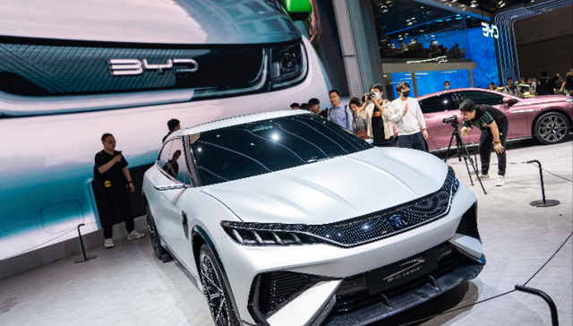 多家机构将比亚迪全年销量预测上调至400万辆