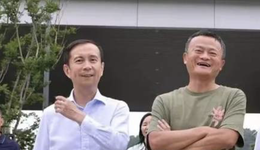 回归的马云，消失的张勇