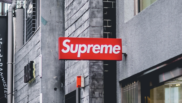Supreme为什么沦落至被贱卖？
