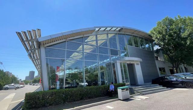 豪华品牌逆势涨价背后，有汽车经销商单月亏损百万元