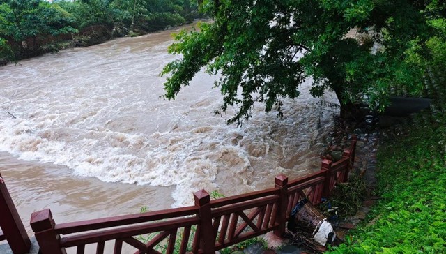 黄淮地区强降雨今起明显减弱，峨眉山现内涝险情