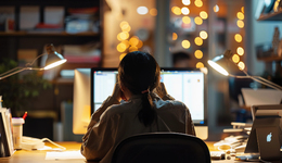 不安的大厂人，花250万买保险