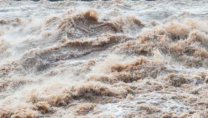 直通部委 | 全国14省区市93条河流维持超警 我国接受高等教育人口达到2.5亿