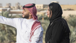 押中流量密码，“跨国情侣”博主正在被反噬